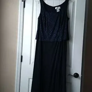green emerald velvet dress Joan by Justin Alexander Signature – The White Flower main image 1